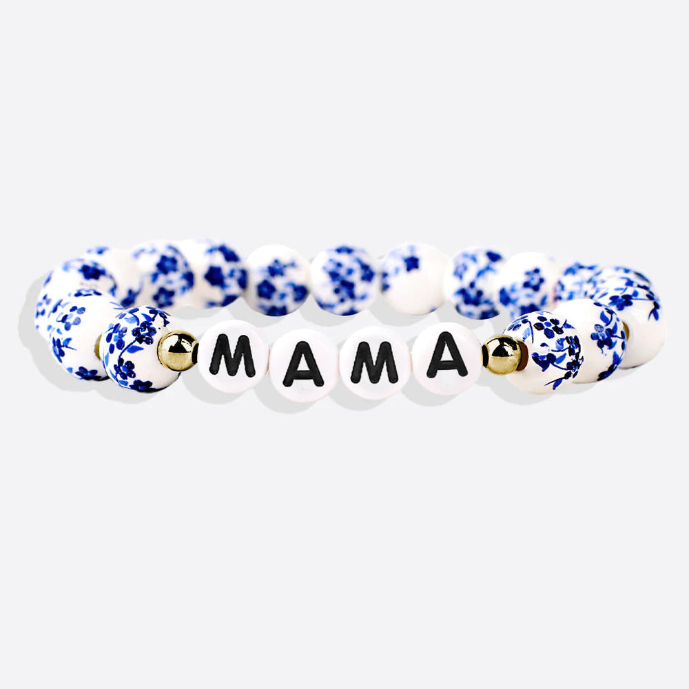 Armbånd med blå blomstrete porselensperler