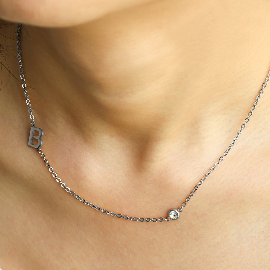 Initialkjede med diamantdetalj