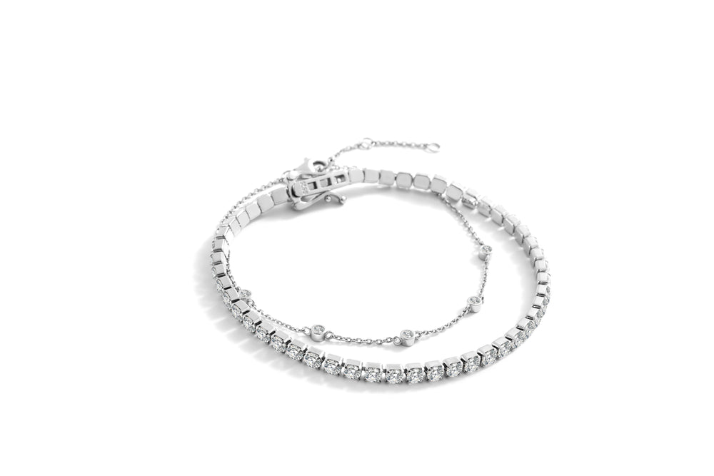 Pakke med armbånd med innfattet stein og tennisarmbånd