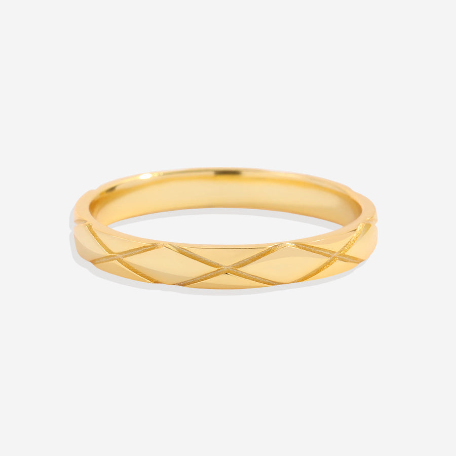 Klassisk ring med skravert mønster