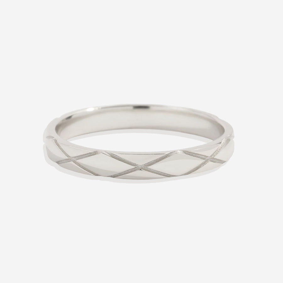 Klassisk ring med skravert mønster