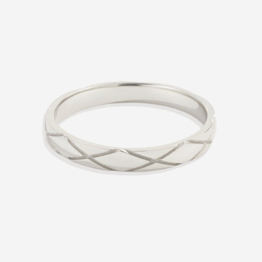 Klassisk ring med skravert mønster