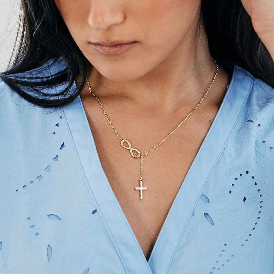 Halsband med evighetskorshänge
