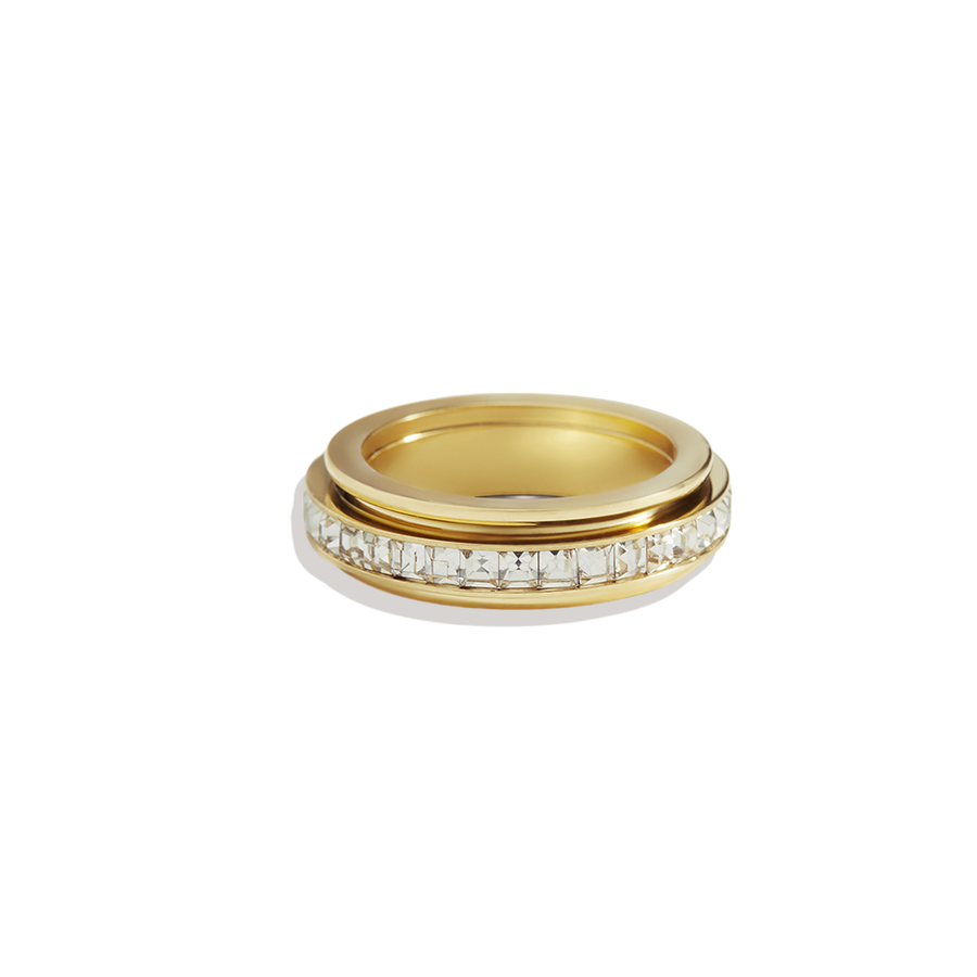 Markant snurrende fidget-ring med krystall