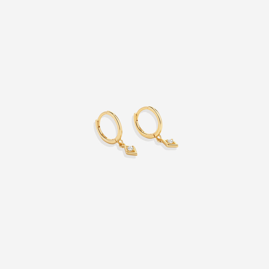 Delikate øredobber med diamantcharm