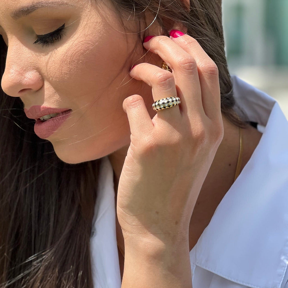 Ring med sjakkrutemønster