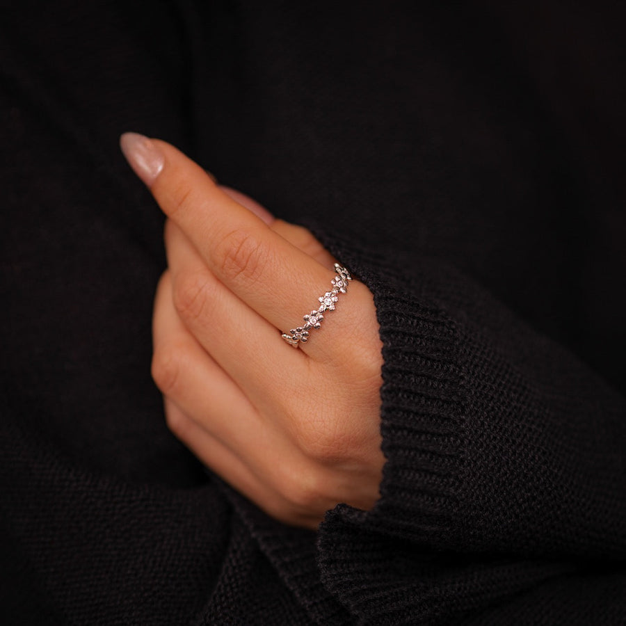 Eternity-ring med zirkonia och prästkragar