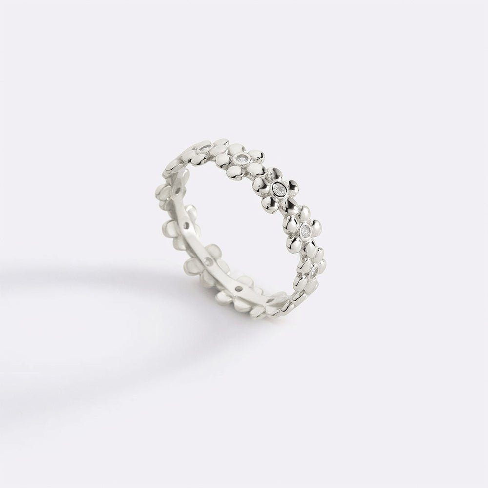 Eternity-ring med zirkonia och prästkragar