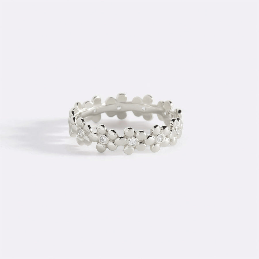 Eternity-ring med zirkonia och prästkragar