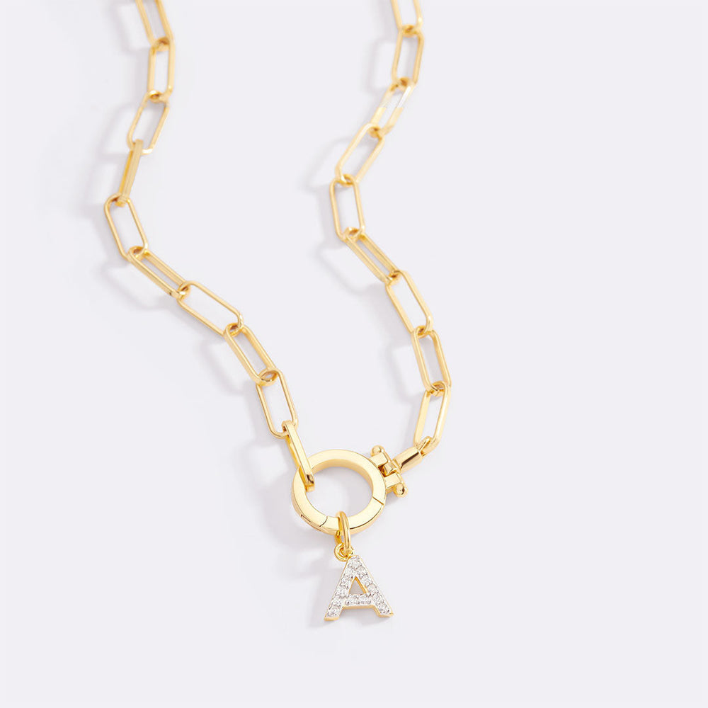 Halsband med gemkedja och pavéberlock med initial