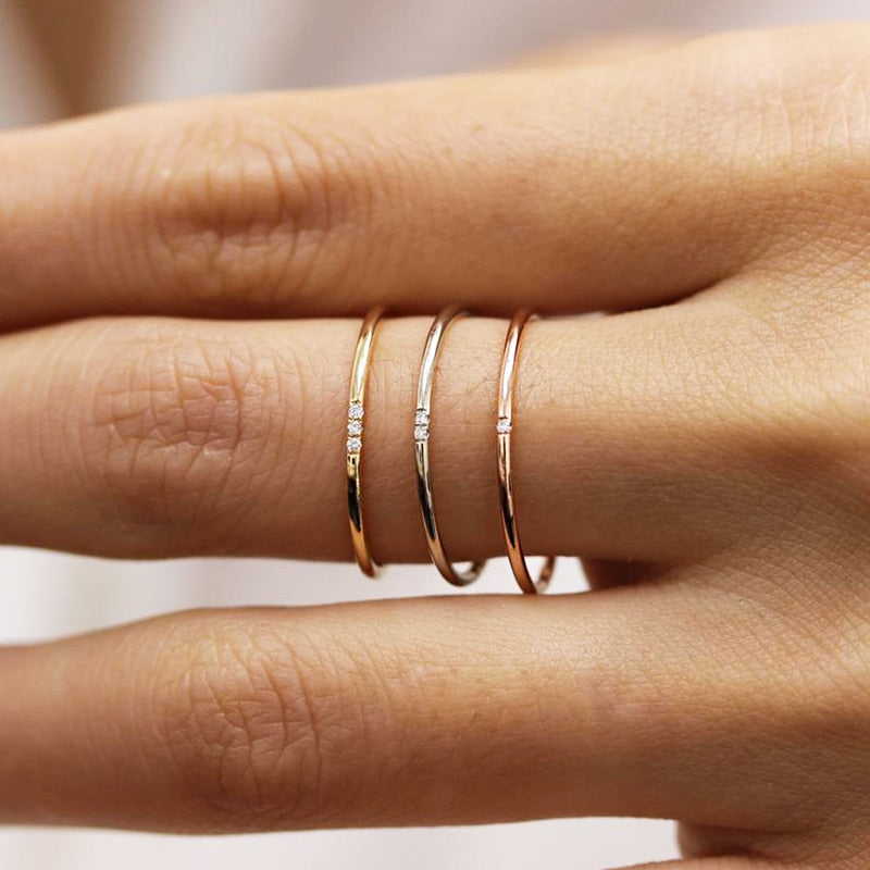 Tunn stapelring med zirkonia