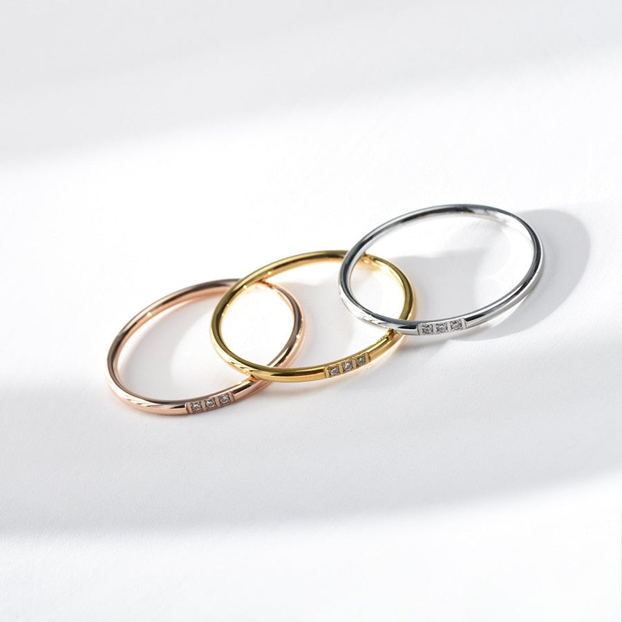 Tunn stapelring med zirkonia