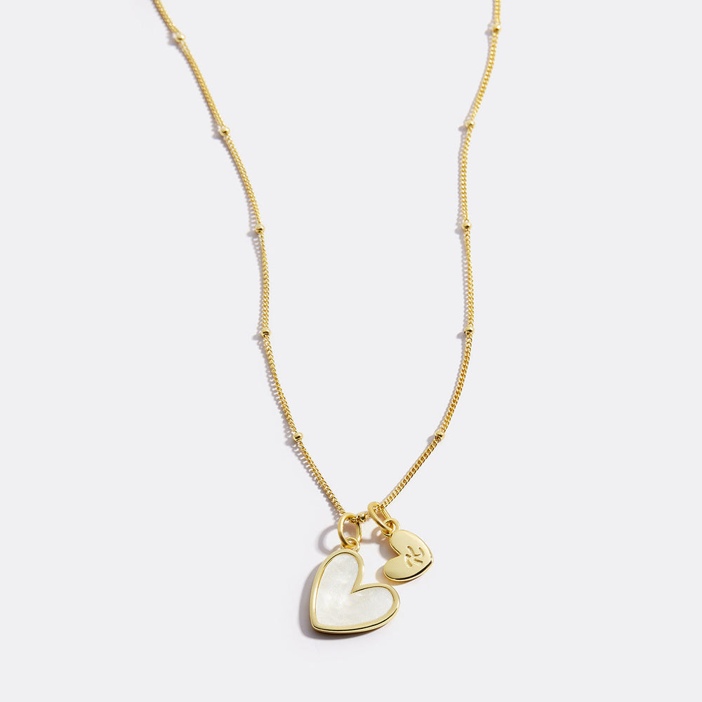 Initialhalsband med hjärta i pärlemor