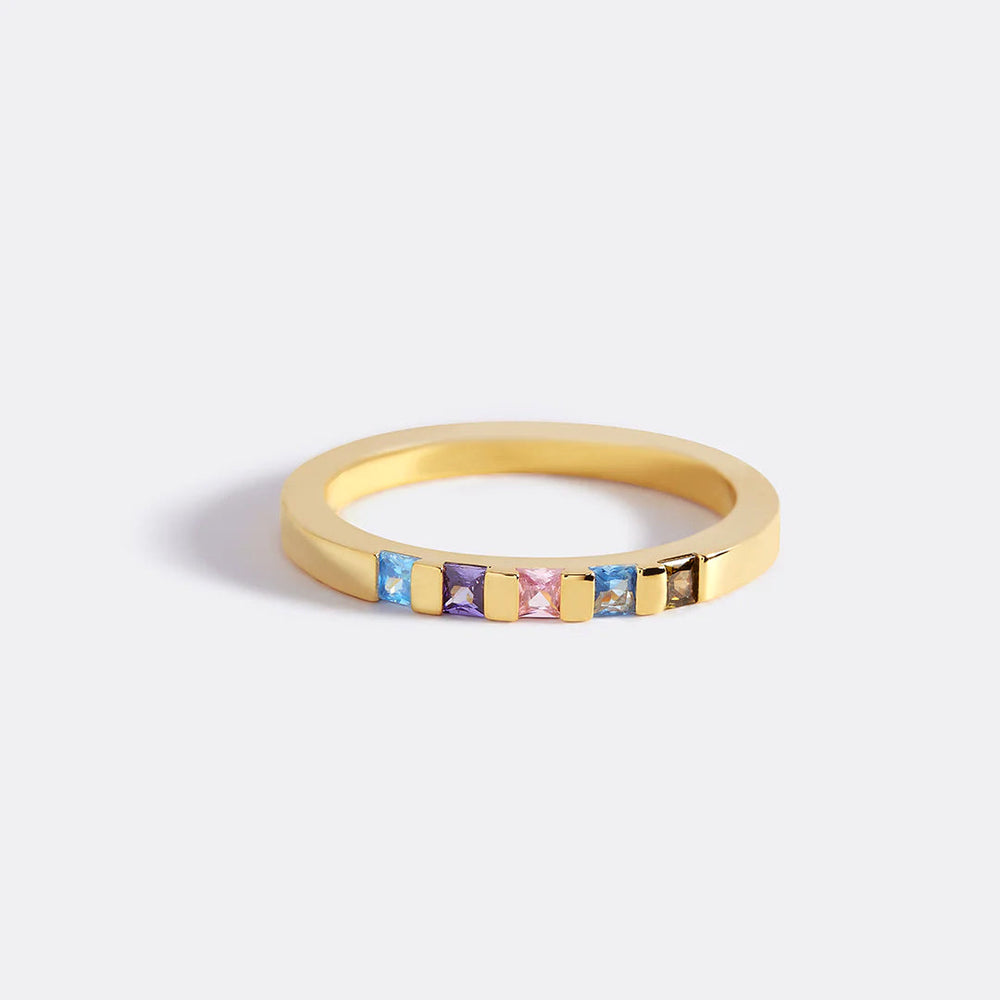 Ring med månedsstein i prinsesseslip