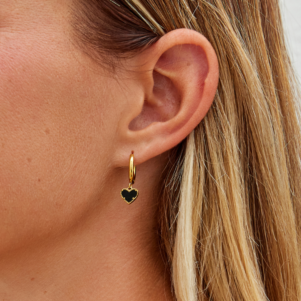 Gullfargede hoops pyntet med hjerter i naturlig agat – bilde 2