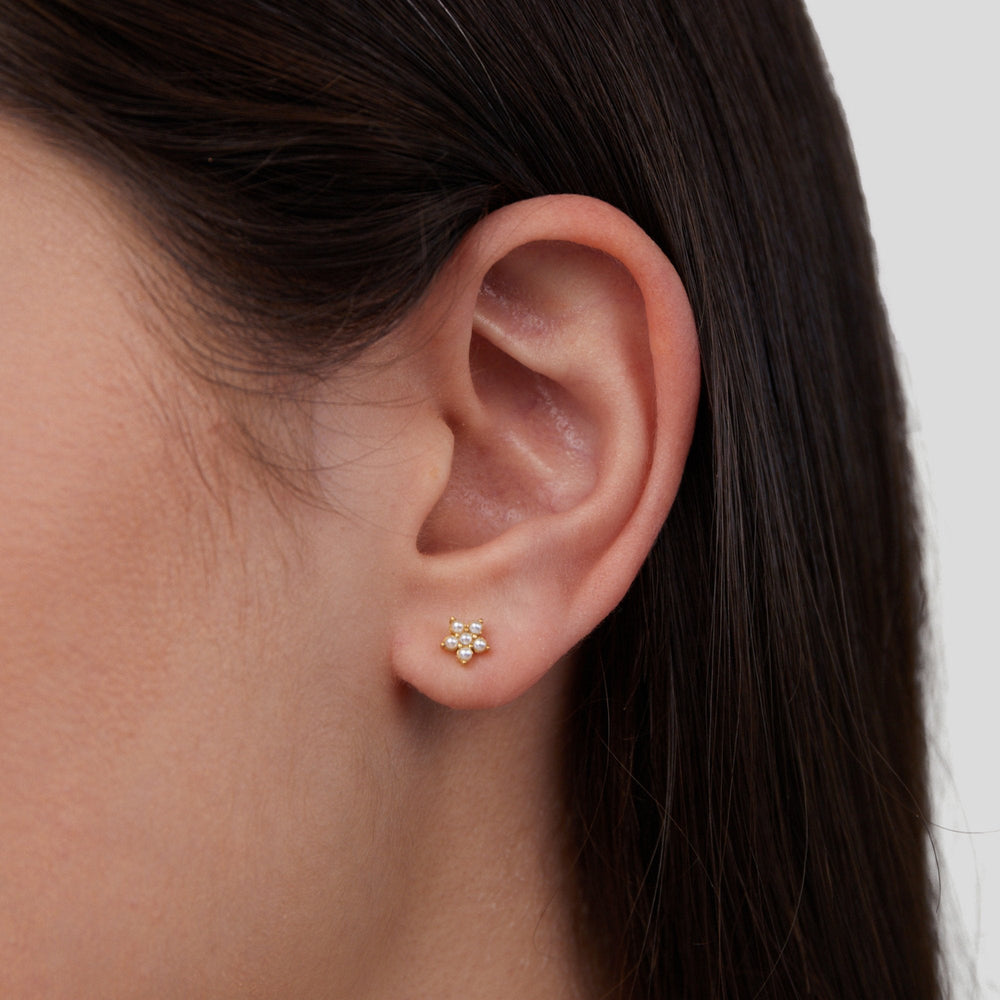 Gullfargede Blossom øredobber med perle – bilde 2