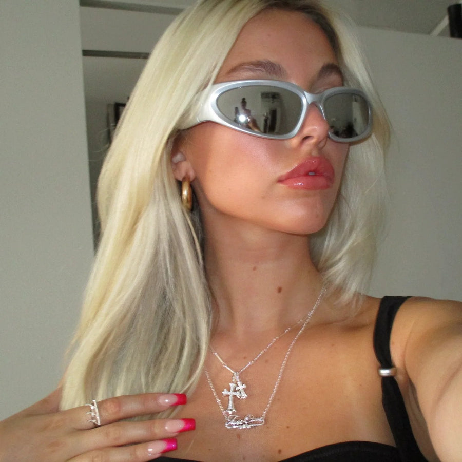 Halsband med dubbelt korshänge