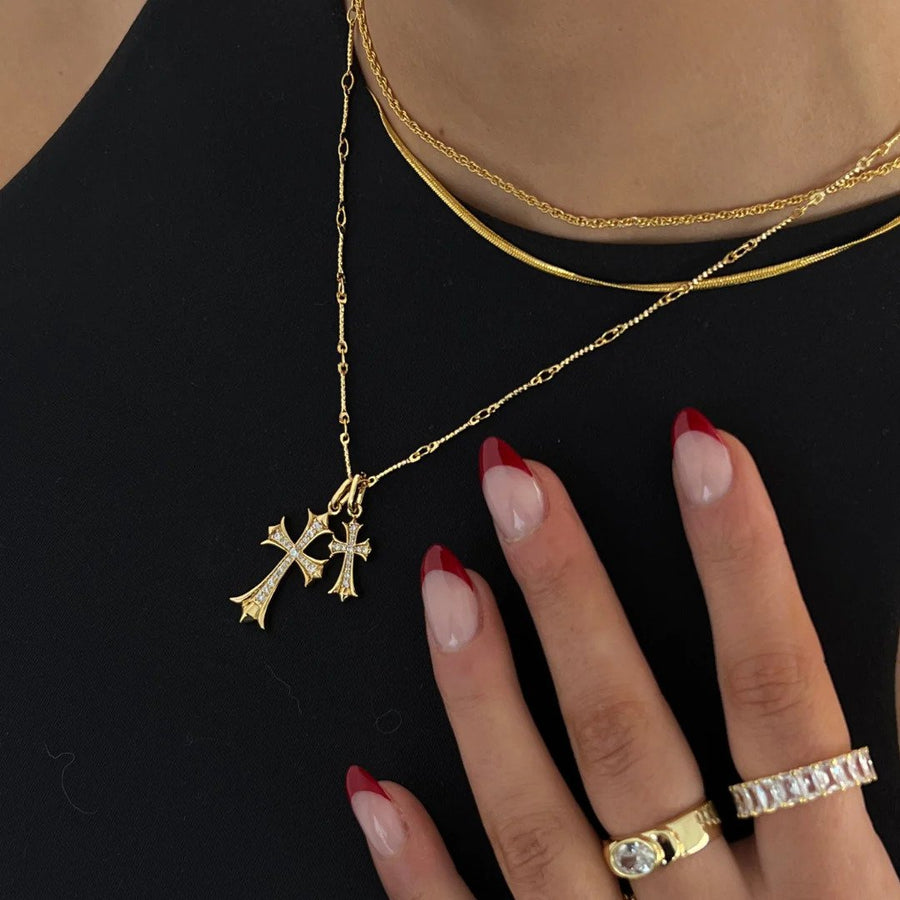 Halsband med dubbelt korshänge