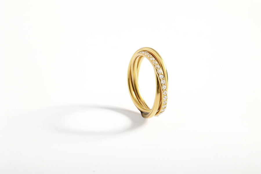 Sammenflettet fidget-ring med krystall