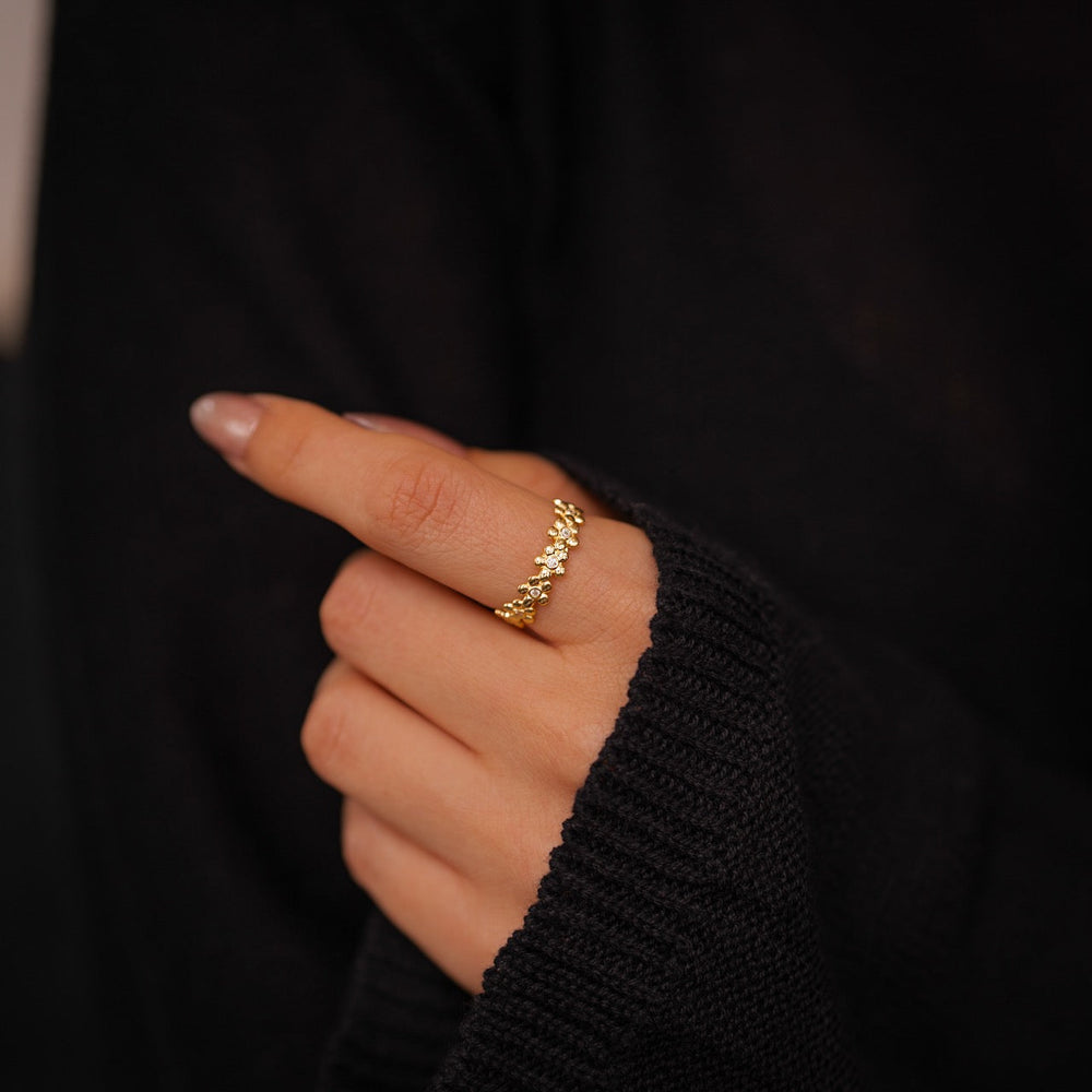 Eternity-ring med zirkonia och prästkragar