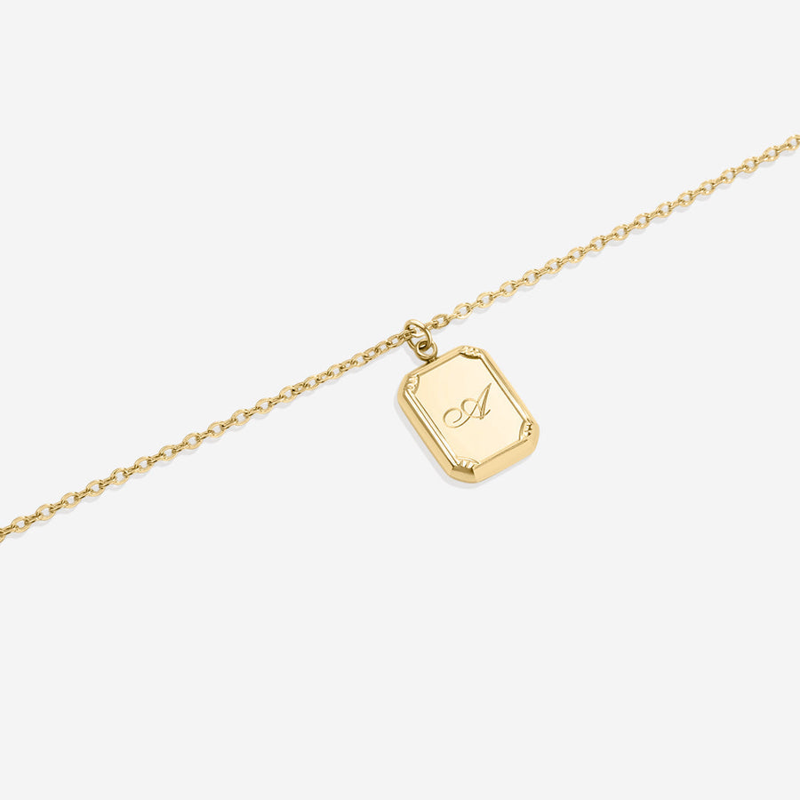 Halsband med initialhänge guld