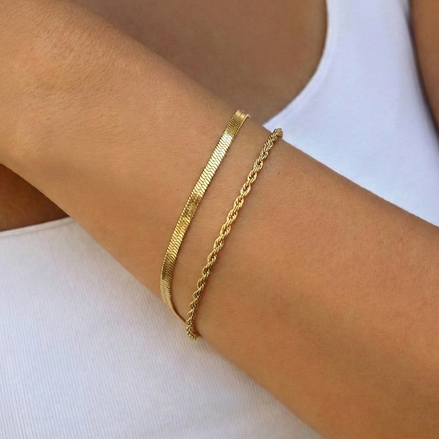 Bracelet superposé essentiel