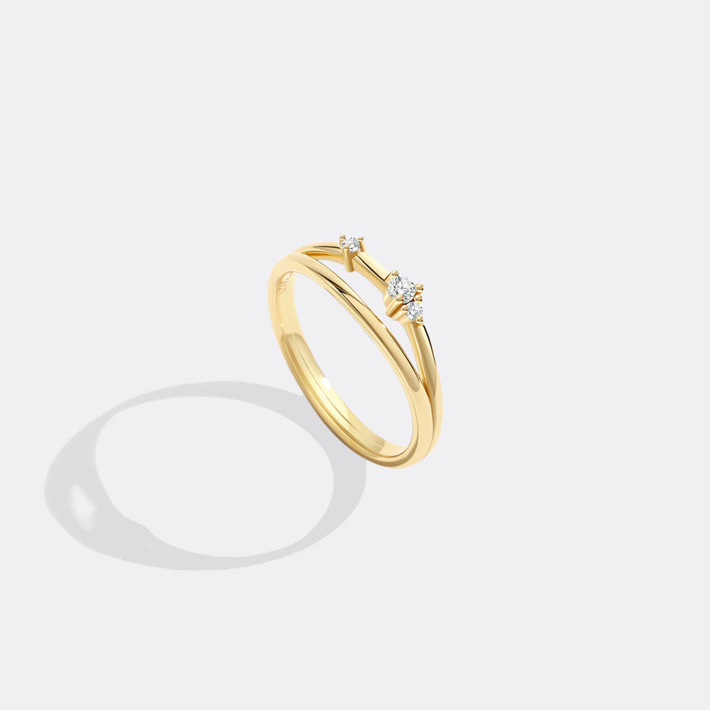 Ring med halvmåne og diamant