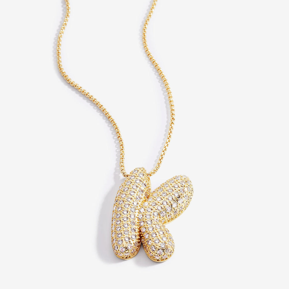 Pavé initialhalsband med bubbelbokstav