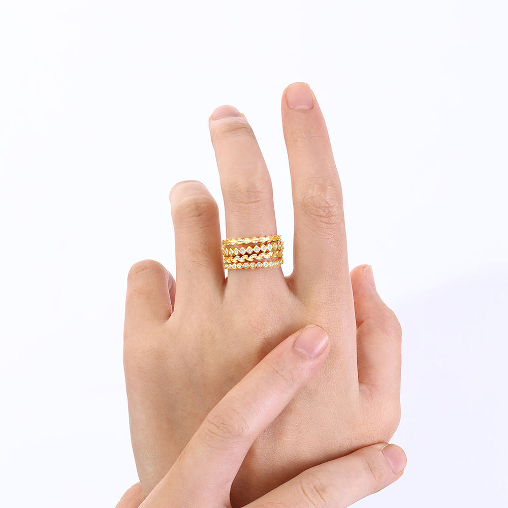 Tunt set med små ringar guld