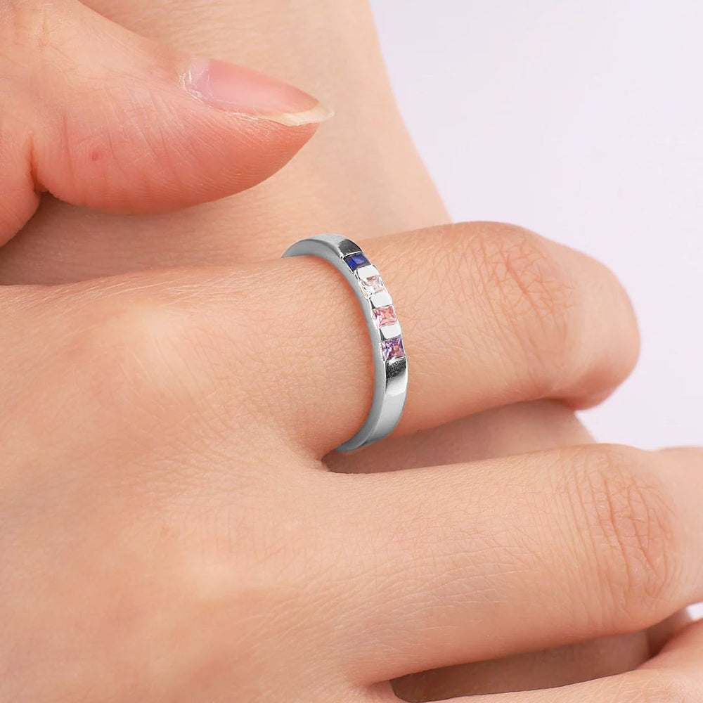 Ring med månedsstein i prinsesseslip