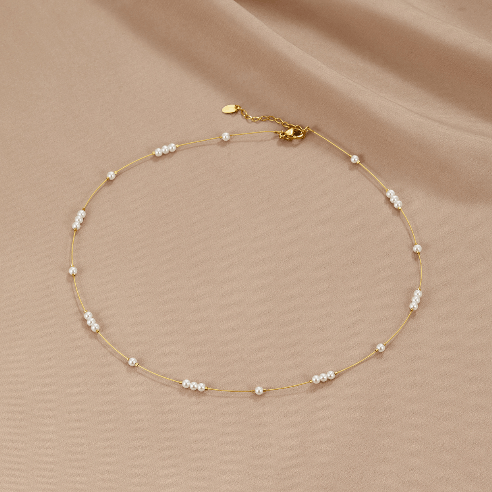 Gigi perlechoker med gulldetaljer