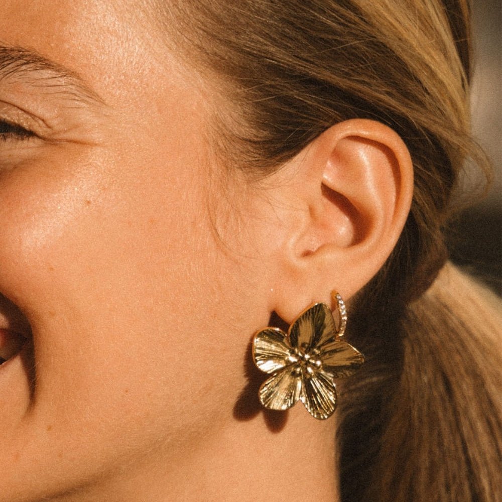 Blomformade örhängen guld – bild 2