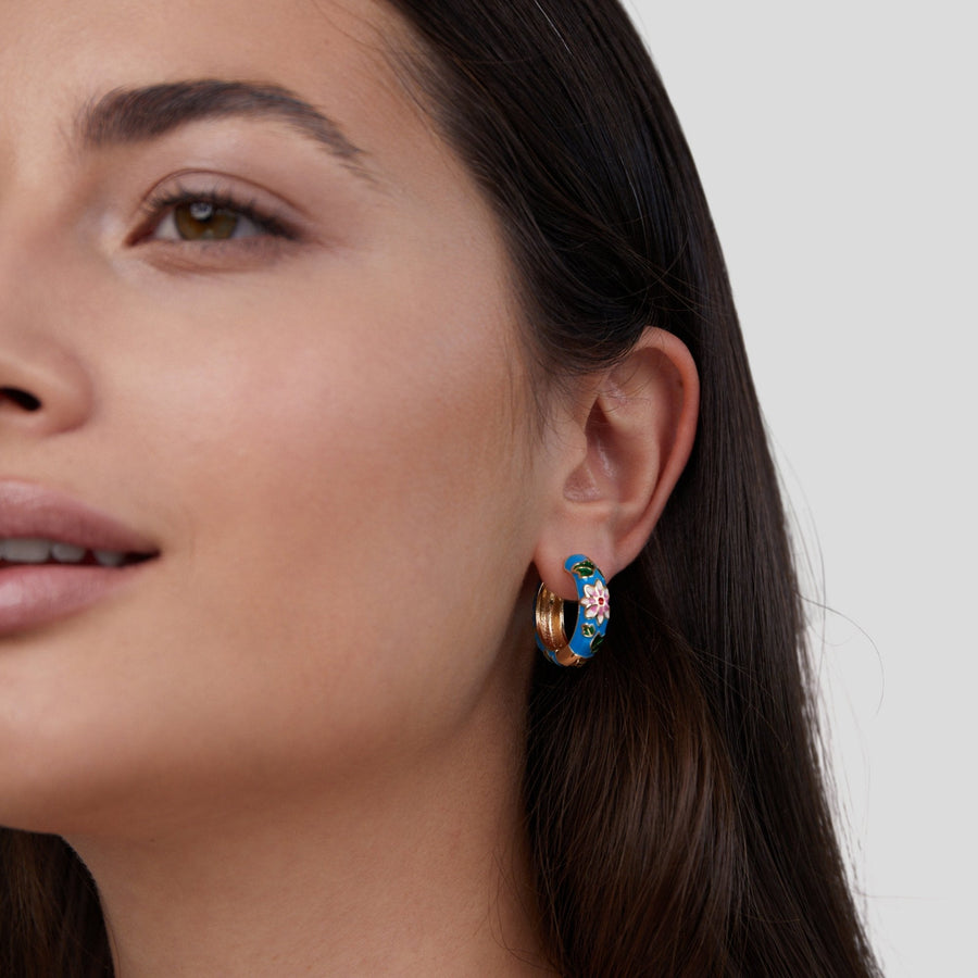 Gullfargede hoops pyntet med blomster – bilde 5
