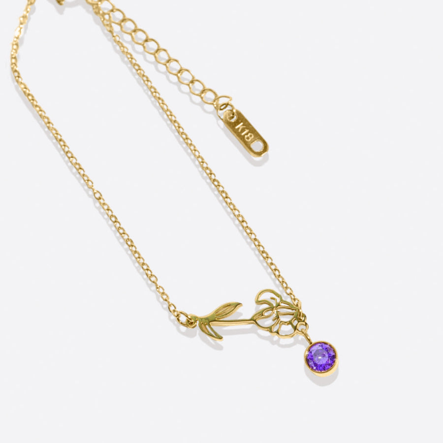 Delikat fødselsblomst-armbånd med månedsstein-charm