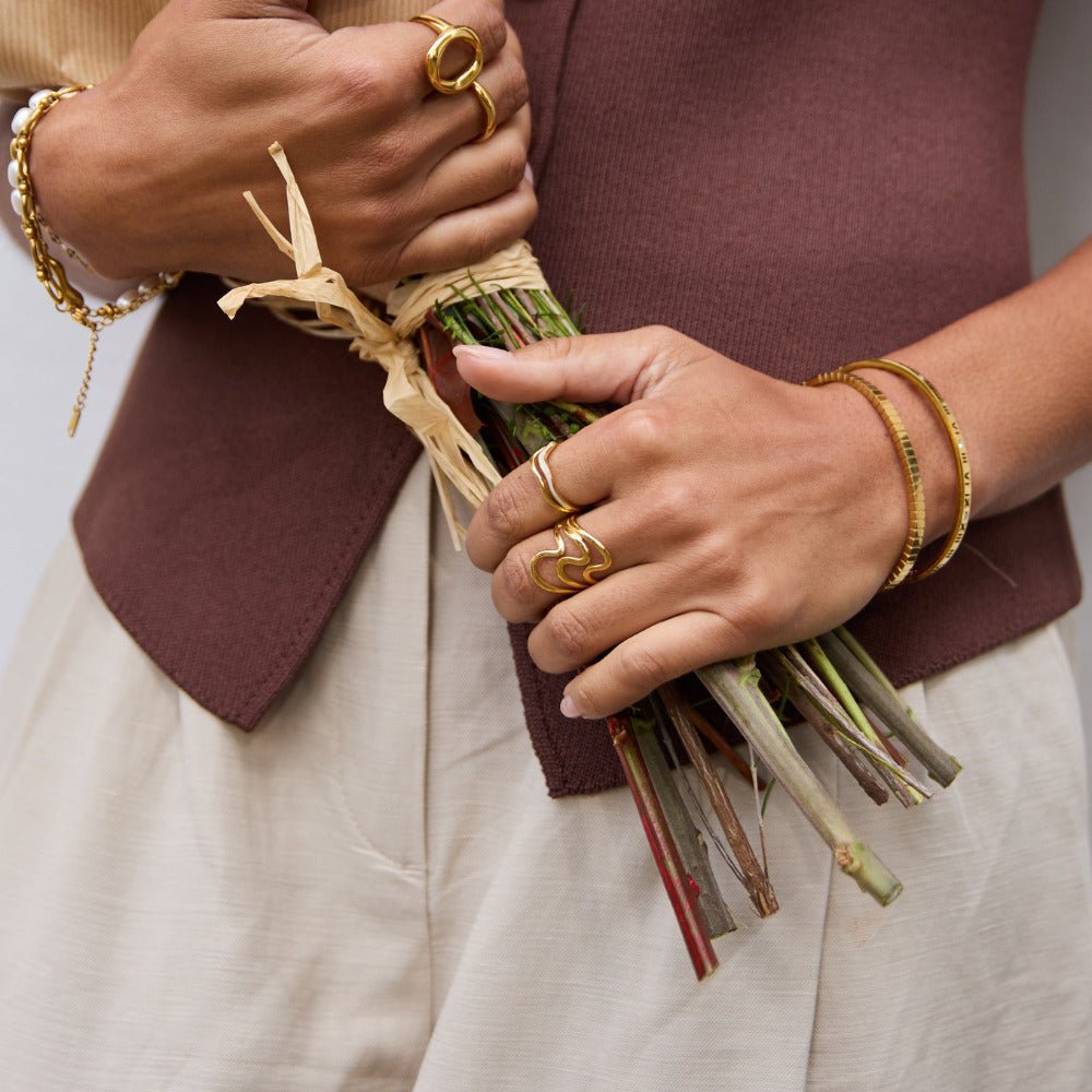 Gullfarget bølgeformet wrap-ring – bilde 4