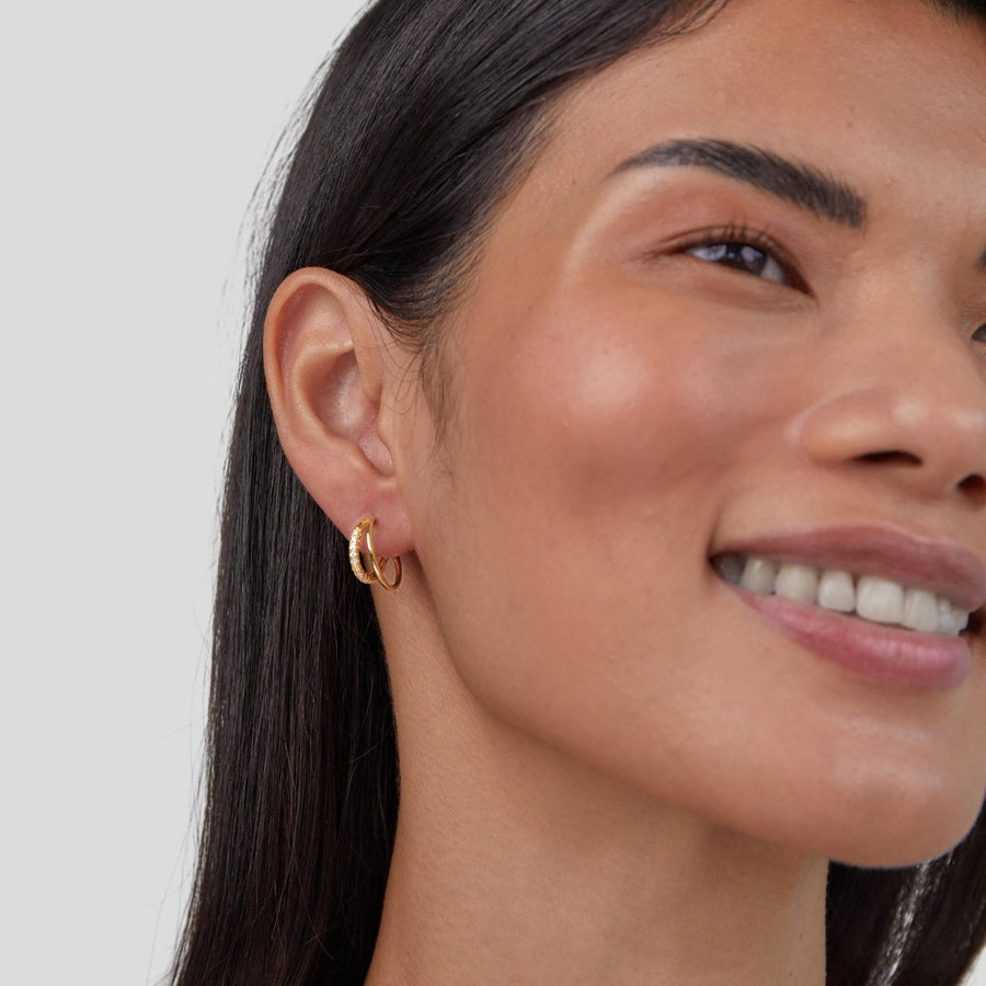 Leyla gullfargede doble hoops med zirkonia – bilde 6