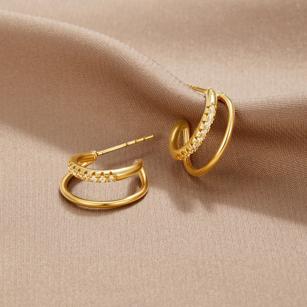 Leyla gullfargede doble hoops med zirkonia