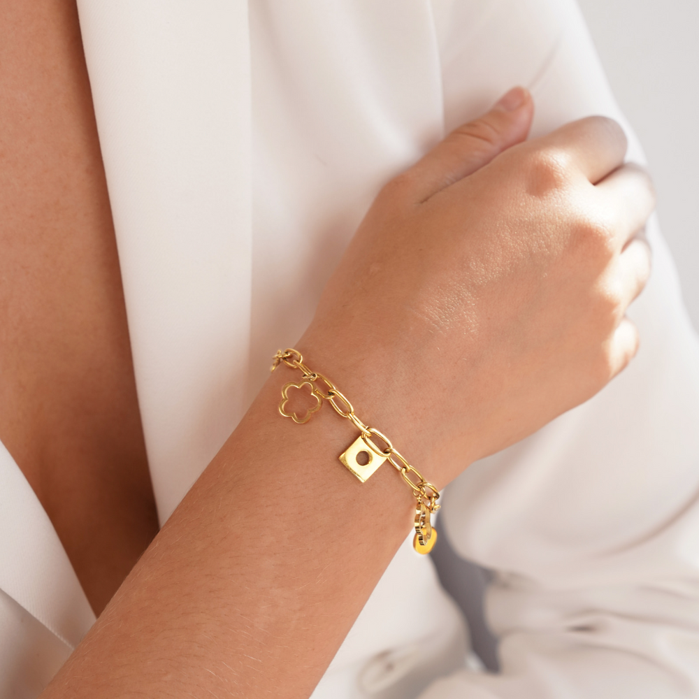 Gullfarget armbånd med tusenfrydcharm – bilde 4