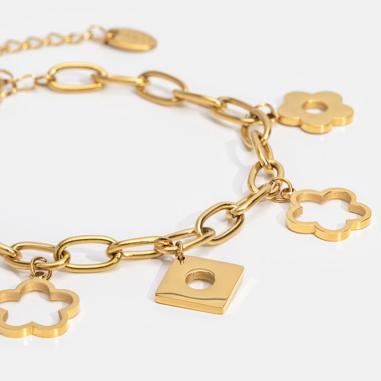 Gullfarget armbånd med tusenfrydcharm – bilde 3
