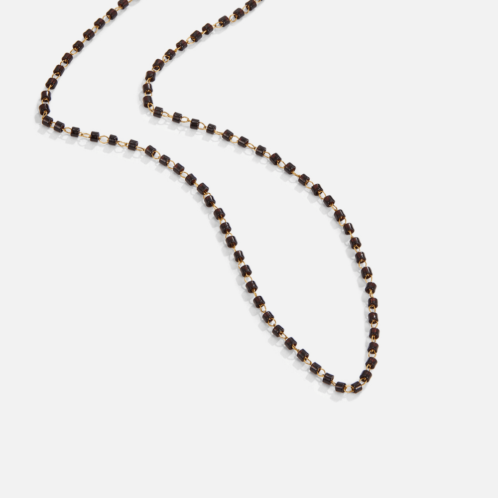 Maisie halsband med svarta pärlor och guldpläterat stål