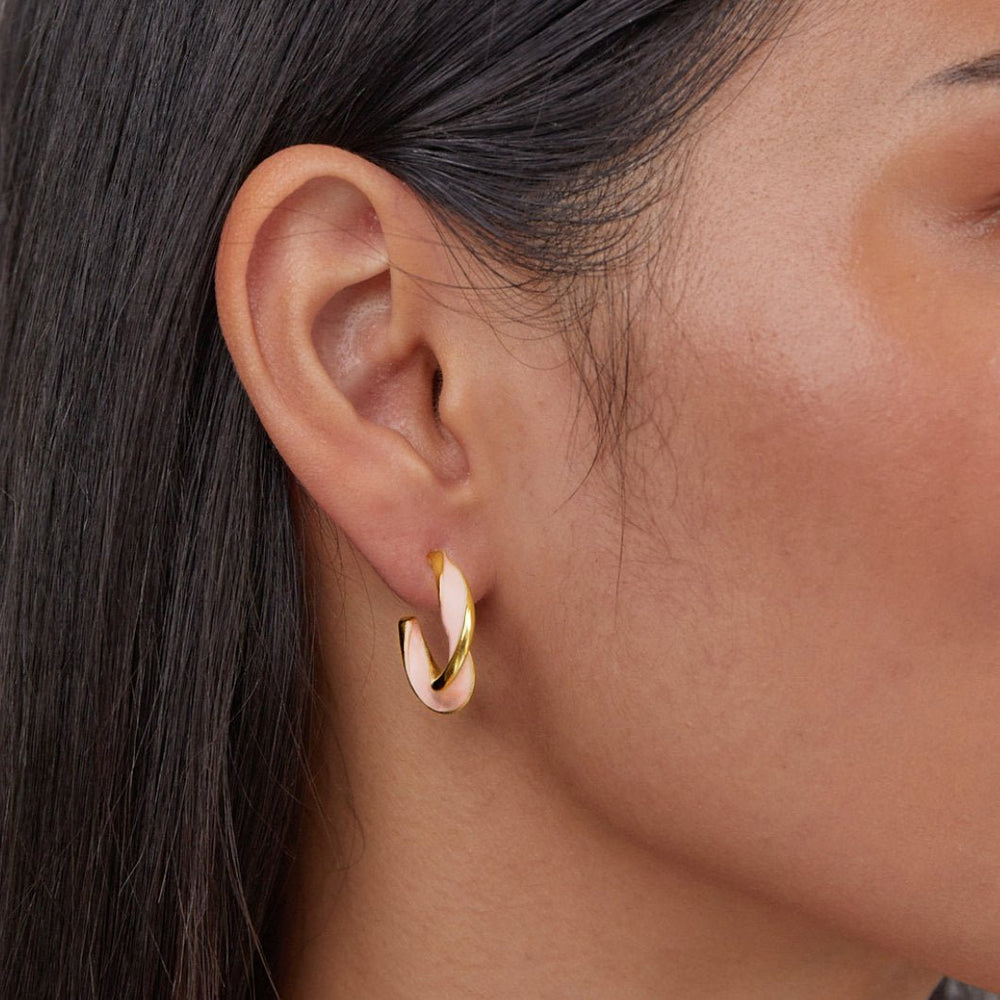 Gullfargede tvunnede hoops med rosa perlemor – bilde 4