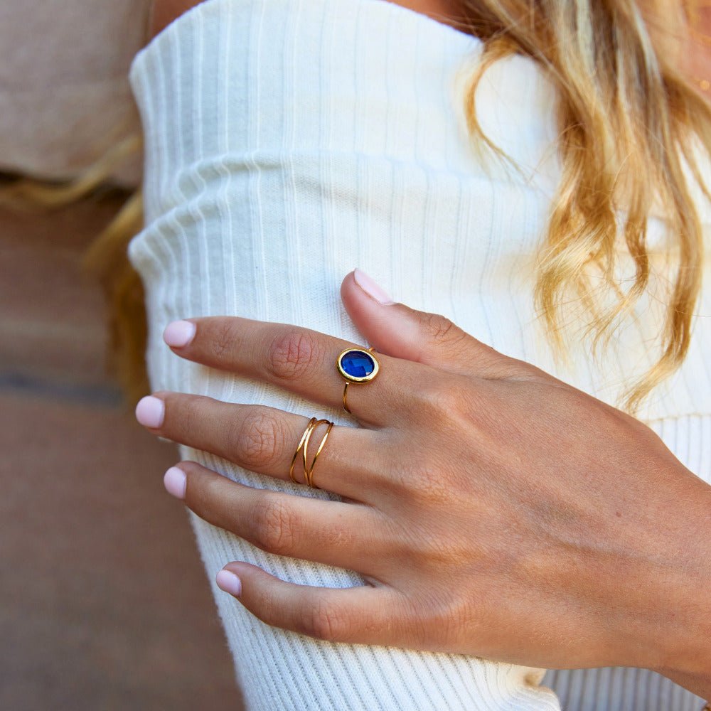 Justerbar ring med safirblå zirkonia guld – bild 2