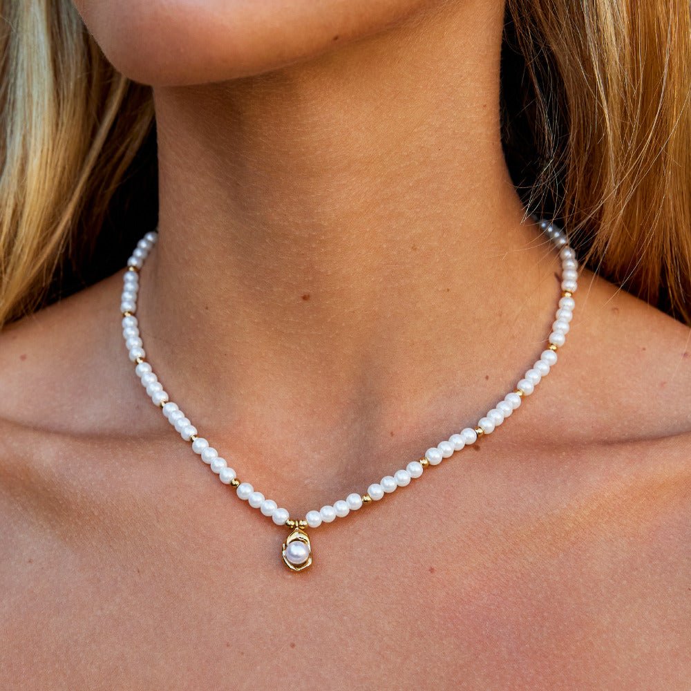 Gullfarget halskjede i vintagestil med perle – bilde 2