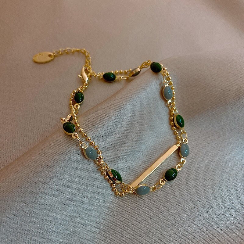 Armband med jadesten och dubbel berlock