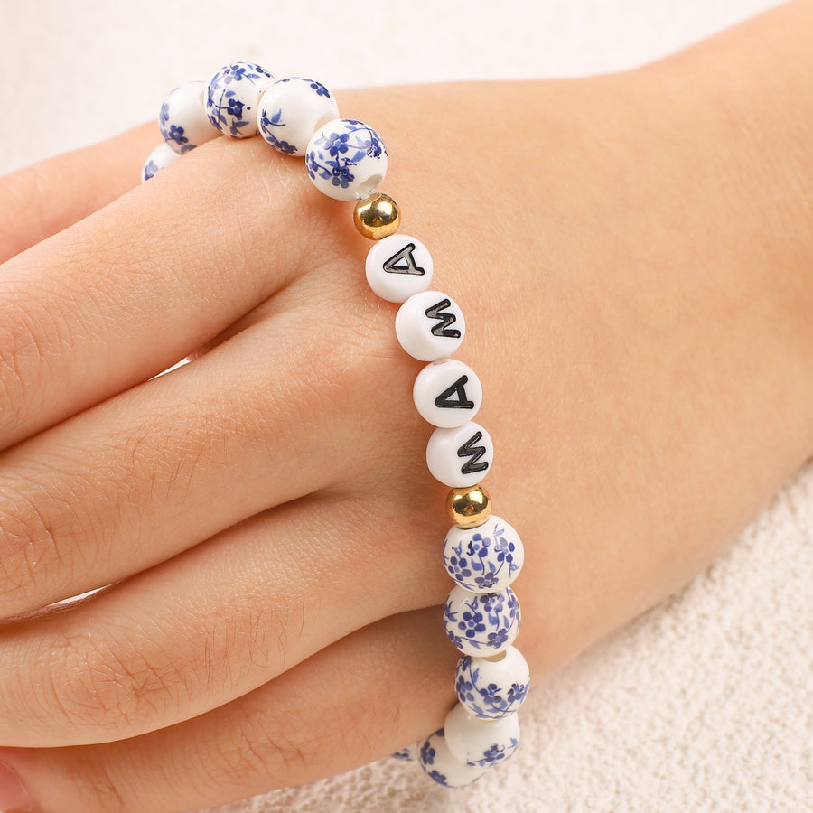 Armbånd med blå blomstrete porselensperler og budskap – bilde 7