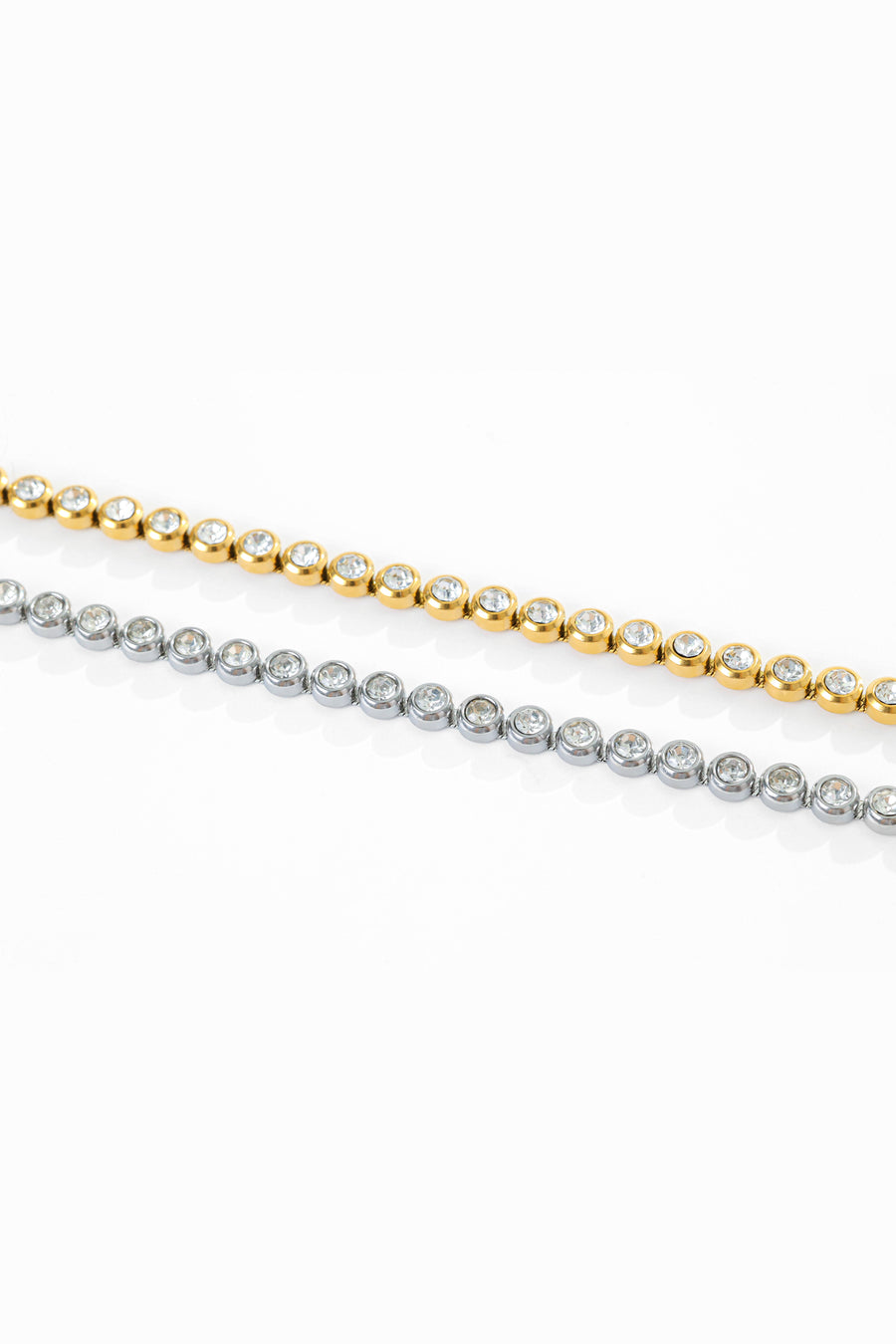Gullfarget tennisarmbånd med innfattede steiner – bilde 6