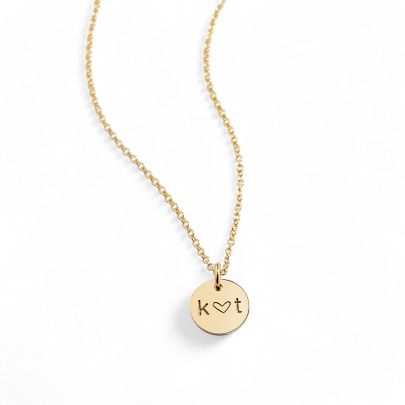 Collier disque Amour à initiale