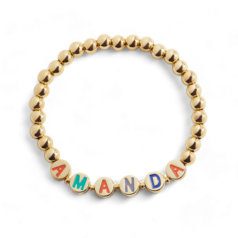 Bracelet à perles dorées et lettres arc-en-ciel