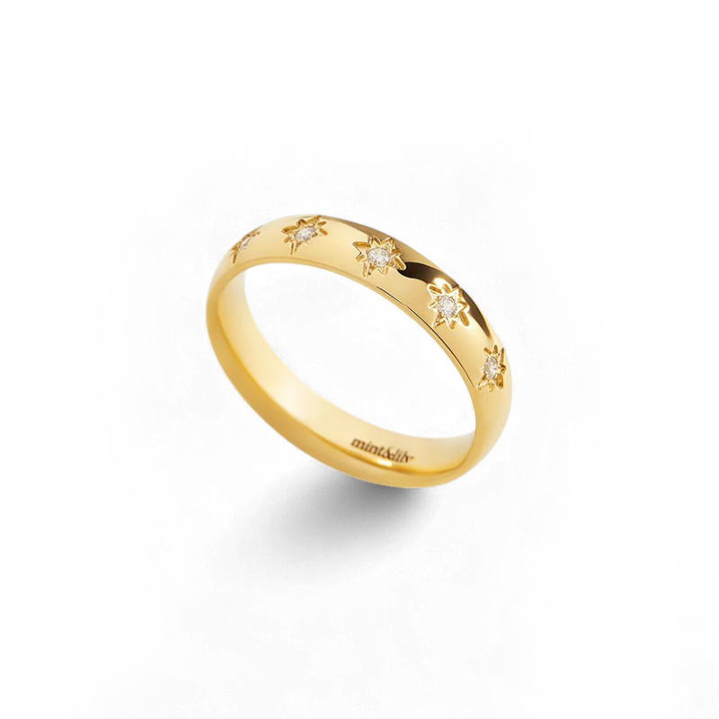Bague sertie d’étoiles