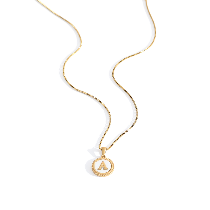 Collier lettre disque nacre — chaîne vénitienne